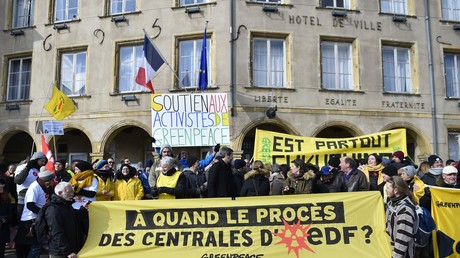 Greenpeace manifestait en février 2018  pour soutenir huit activistes de l'ONG, interpellés après avoir pénétré dans la centrale de Cattenom 