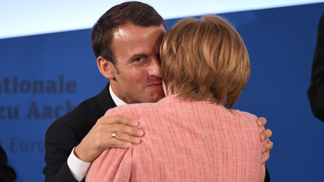 Emmanuel Macron et Angela Merkel lors de la remise du prix Charlemagne le 10 mai 2018 à Aix-la-Chapelle