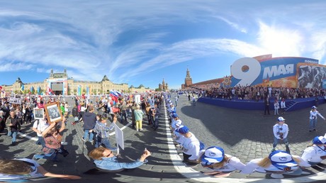 La Marche du Régiment immortel à Moscou vue à 360°