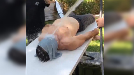 Un ancien militaire américain soutient la nouvelle directrice de la CIA en se torturant (VIDEO CHOC)