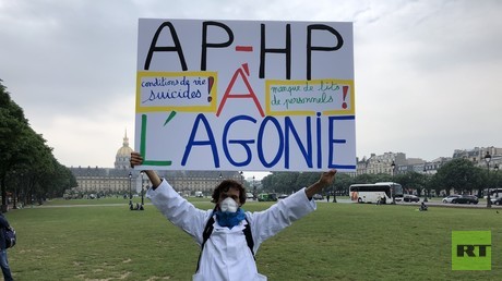 Le célèbre manifestant Jean-Baptiste était présent à Paris pour soutenir les hospitaliers en grève