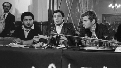 De gauche à droite, trois leaders de la contestation étudiante en mai 68 : Alain Geismar, Jacques Sauvageot et Daniel Cohn-Bendit