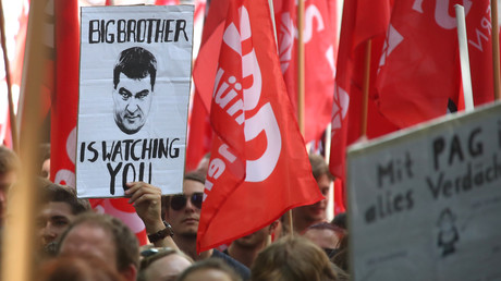 Allemagne : les nouveaux pouvoirs accordés à la police en Bavière suscitent la controverse