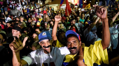 Des partisans de Nicolas Maduro célèbrent la victoire du candidat chaviste
