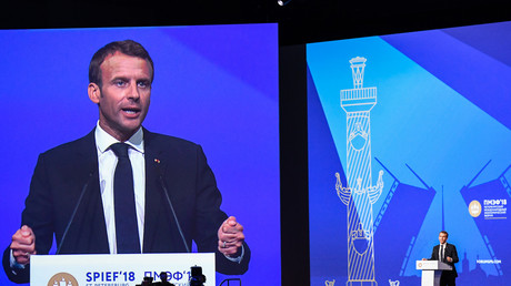 Macron se veut confiant quant à l'avenir des relations économiques franco-russes