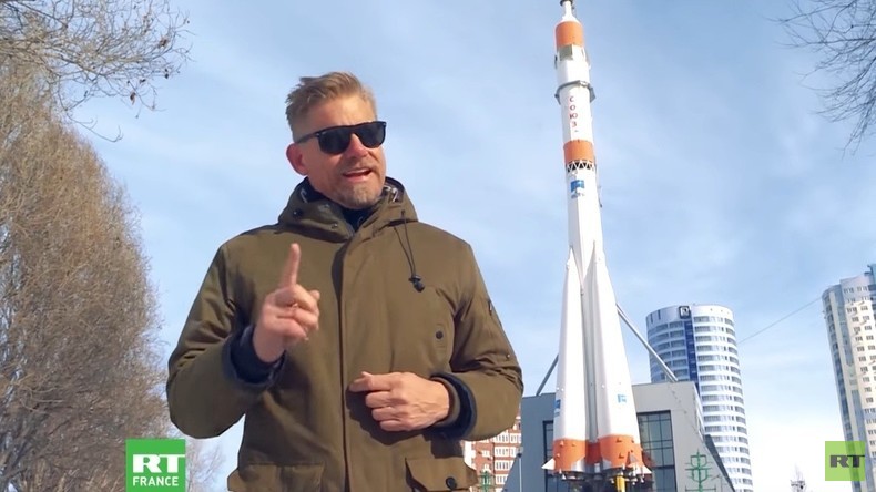 Peter Schmeichel part à la découverte de Samara, ville hôte de la Coupe du monde (VIDEO)