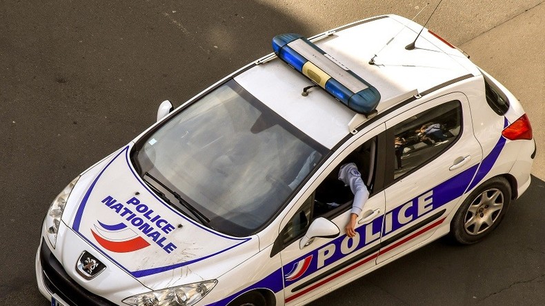 Des policiers manifestent devant le siège de La France insoumise
