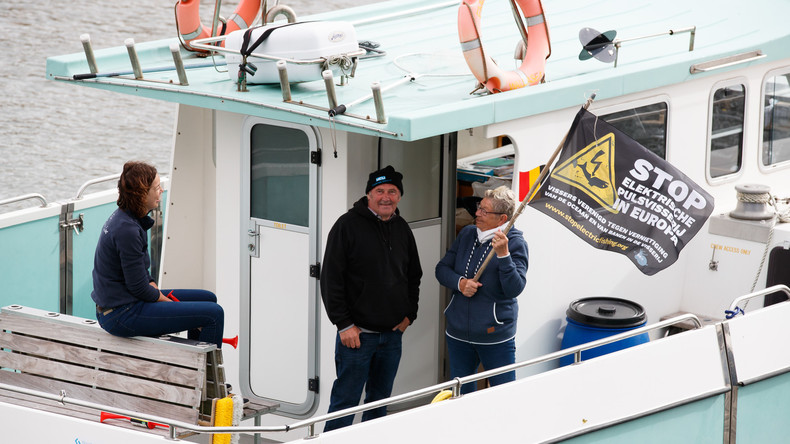 Ports bloqués : Jadot soutient les pêcheurs traditionnels contre la pêche électrique