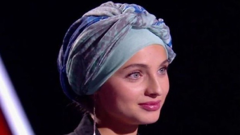 Après un tuto sur le turban, Mennel de The Voice dénonce la violence des messages sur les réseaux