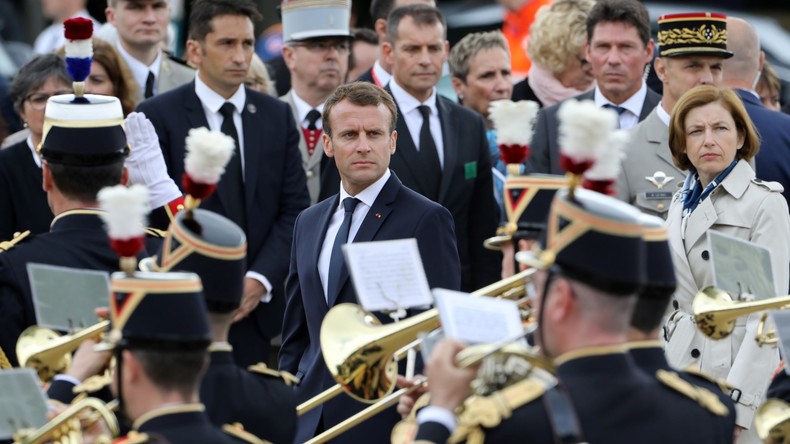 Le service national universel de Macron accueilli avec défiance