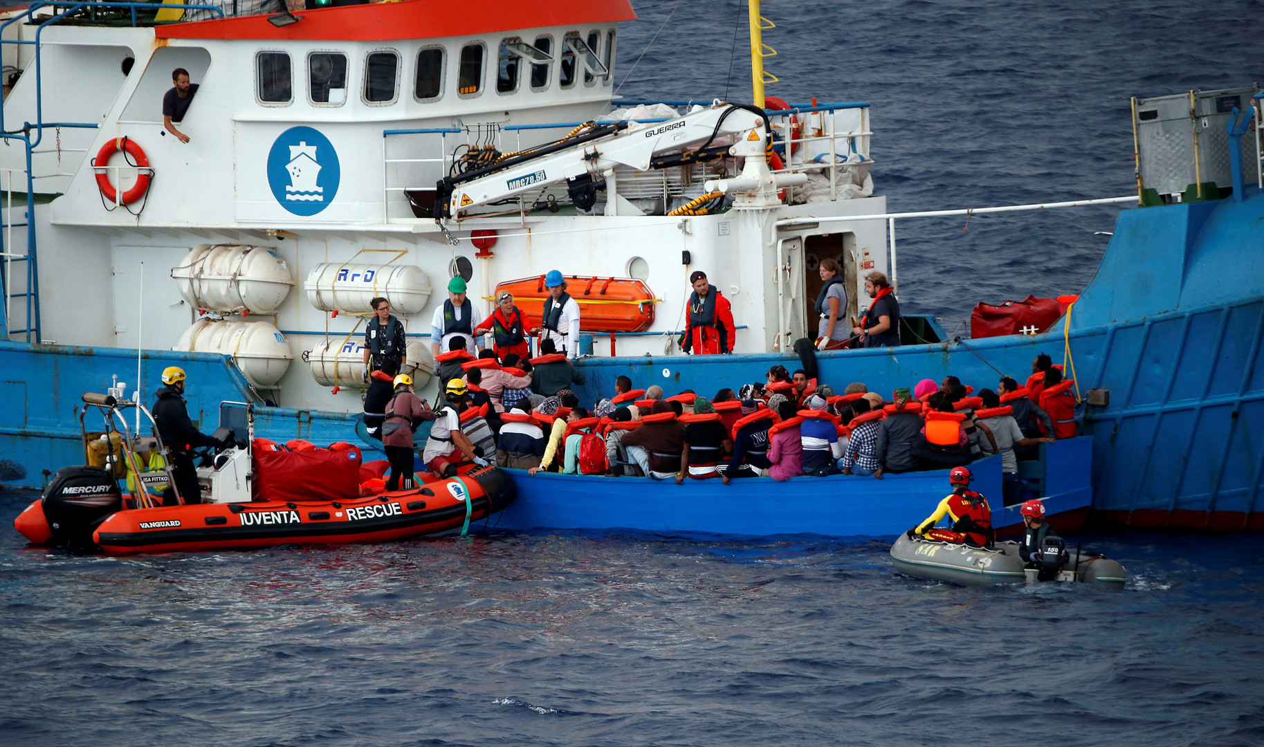 Migrants : L'Italie Va Séquestrer Deux «bateaux Fantômes» D'une ONG ...