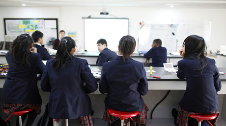 Provins adopte l'uniforme scolaire : Blanquer, Le Pen et Philippot applaudissent