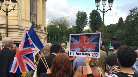 La mouvance identitaire manifeste à Paris pour la libération de l'activiste Tommy Robinson