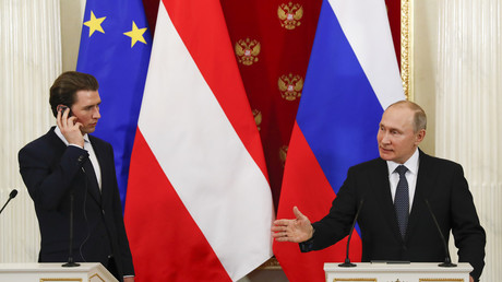 Le président russe Vladimir Poutine  rencontre le chancelier autrichien Sebastian Kurz à Moscou, le 28 février 2018