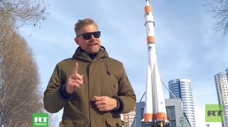 Peter Schmeichel part à la découverte de Samara, ville hôte de la Coupe du monde (VIDEO)