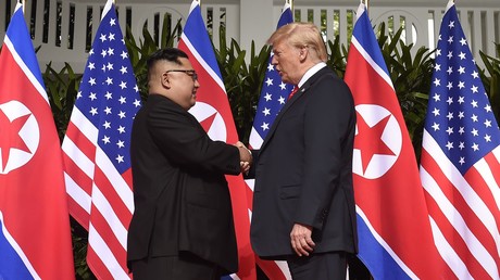 Poignée de main historique entre Kim Jong-un et Donald Trump le 12 juin à Singapour.