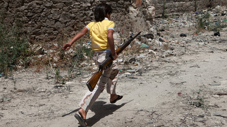Image d'illustration : un enfant syrien photographié avec une arme le 13 juin 2013 dans la province d'Idlib