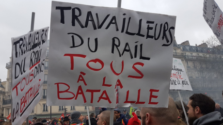 Cheminots, retraités, chômeurs et étudiants manifestent à Paris et dans toute la France