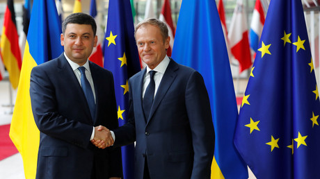 Le Premier ministre ukrainien Volodymyr Groysman en compagnie du président du Conseil européen Donald Tusk à Bruxelles le 24 mai 2018. (image d'illustration)