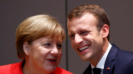 La chancelière allemande et le président français prennent la pose à l'occasion du sommet européen le 29 juin à Bruxelles