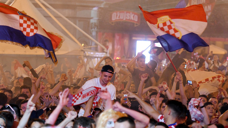 Zagreb en liesse après la qualification de la Croatie (IMAGES)