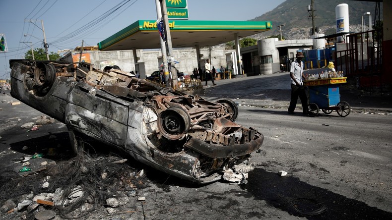 Haïti : tensions et pillages après l'annonce d'une hausse des prix du carburant (VIDEOS)