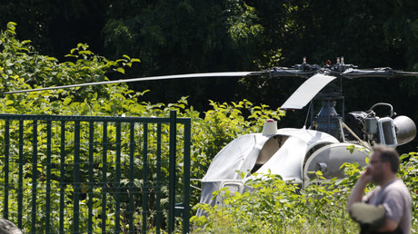 L'hélicoptère abandonné par le commando à Gonesse (Val-d'Oise), partiellement incendié