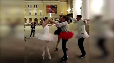 Danse de la victoire : une ballerine du Bolchoï se met à danser après le match Russie-Espagne
