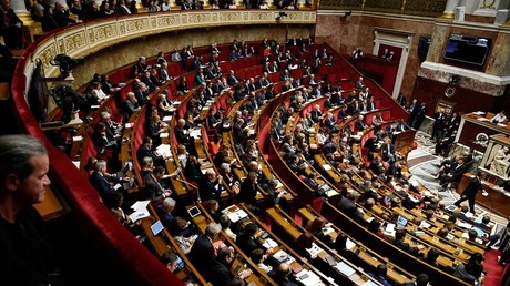 Fausses informations : l'Assemblée adopte deux propositions de loi très critiquées par l'opposition