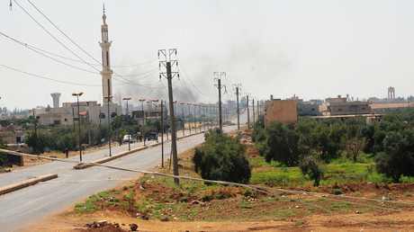 Colonnes de fumée dans le ciel de Deraa, en Syrie méridionale