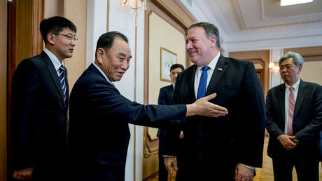 «Pas de fake news dans ce van ?» : quand un guide nord-coréen trolle les médias américains