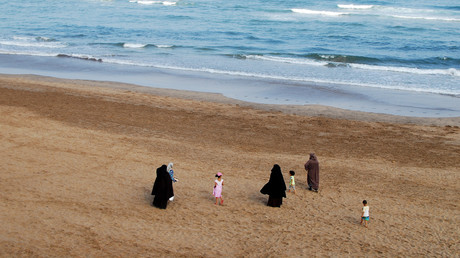 «Sois un homme» : au Maroc, une campagne contre la nudité des femmes suscite un tollé