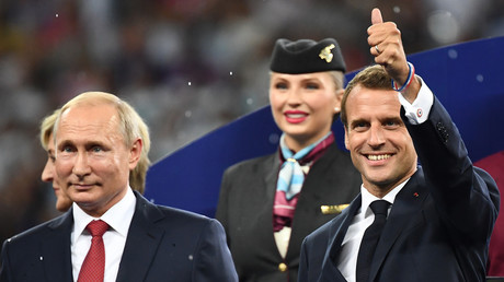 «Poutine ! Eh ! Eh ! Eh !» Les Bleus intègrent le président russe à leur chant de victoire