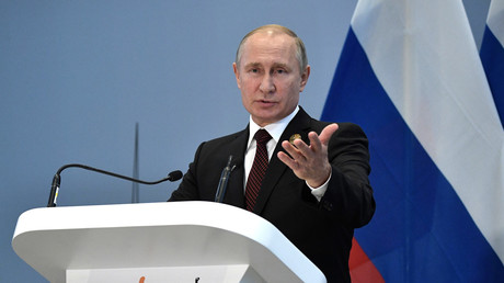 Le président russe Vladimir Poutine lors de la conférence de presse qu'il a tenu ce 27 juillet à Johannesbourg en Afrique du Sud.