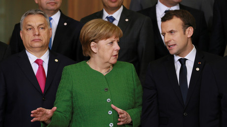 Le Premier ministre hongrois Viktor Orban avec la chancelière allemande Angela Merkel et le président français Emmanuel Macron