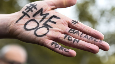 Jet de cendrier, coup au visage: une Parisienne violentée pour avoir répondu à son offenseur (VIDEO)