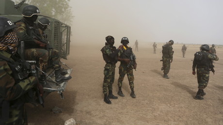 Des soldats camerounais se filment en train d'exécuter des femmes et des enfants (CONTENU SENSIBLE)