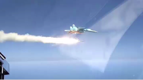 Russie : exercices de l'armée de l'air au-dessus de la mer Caspienne 