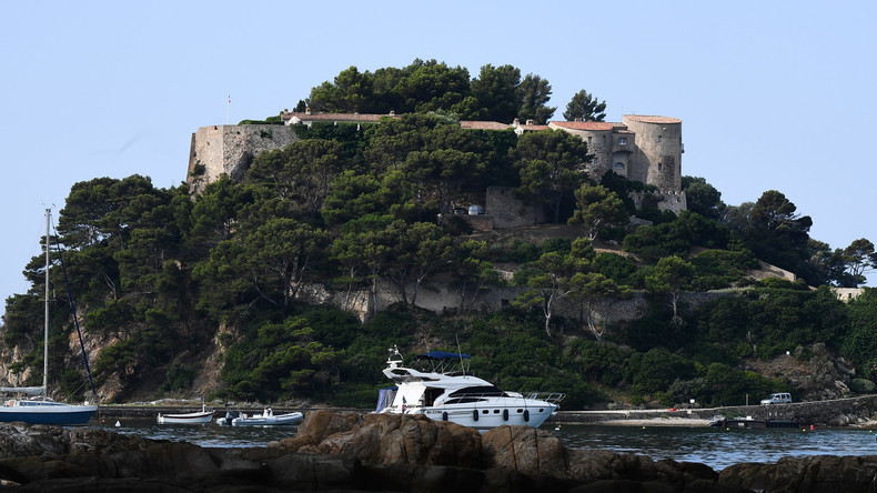 La résidence présidentielle d'été du fort de Brégançon survolée par un drone, une enquête ouverte