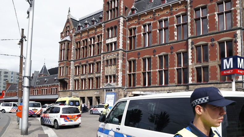 Attaque au couteau à Amsterdam : deux blessés selon un premier bilan, l'assaillant présumé maîtrisé 