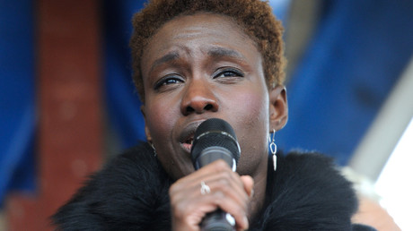 Rokhaya Diallo lors d'un discours à la journée internationale des migrants en 2014 (image d'illustration).