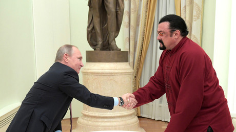 L'acteur Steven Seagal obtient une place au ministère russe des Affaires étrangères