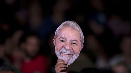 «Je suis présent à travers chacun de vous» : depuis sa cellule, Lula se lance pour la présidentielle