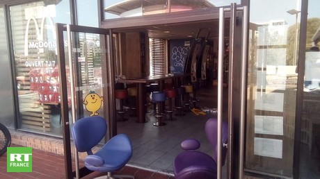 Opposé à sa fermeture au profit d'un resto halal, un salarié menace de s'immoler dans un McDonald's