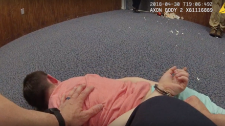 Texas : un enfant autiste neutralisé et menotté par un agent de sécurité dans son école (VIDEO CHOC)