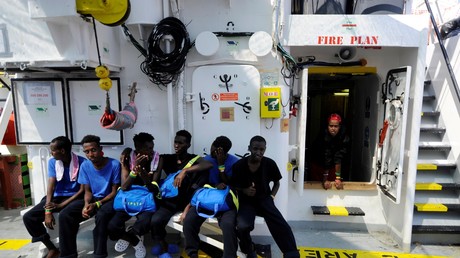 «Irresponsable et court-termiste» : la droite révoltée par l’accueil de migrants de L'Aquarius