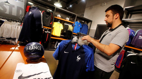 Polémique sur le maillot des Bleus : Yves Jégo dénonce une «dérive de la mondialisation» (VIDEO)