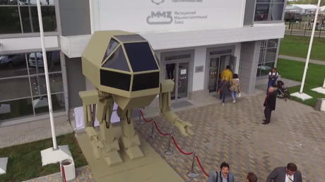 La société Kalachnikov présente Igorek, son nouveau robot humanoïde