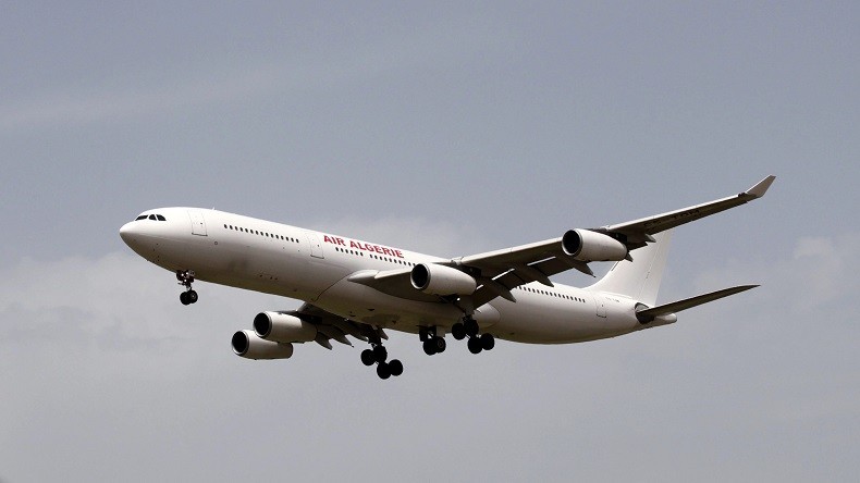 France : suspicion de choléra dans un avion en provenance d'Algérie, 147 passagers pris en charge