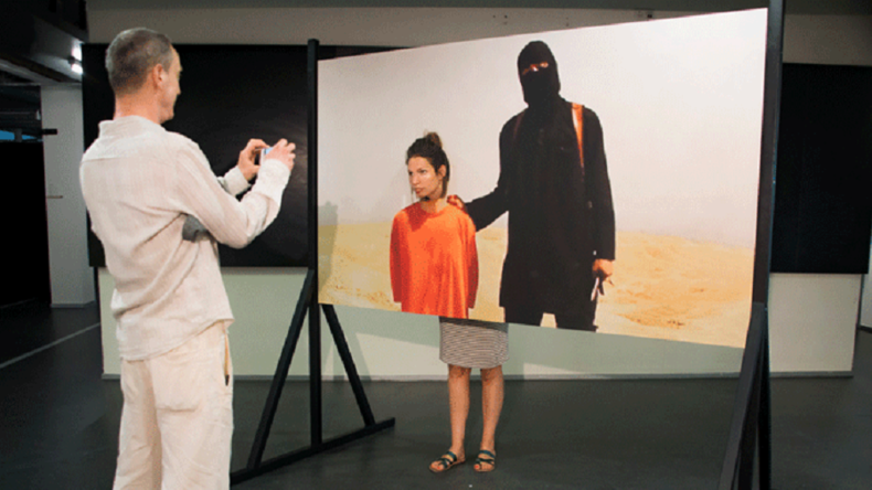 Un selfie avant la décapitation ? Une exposition fait polémique aux Pays-Bas